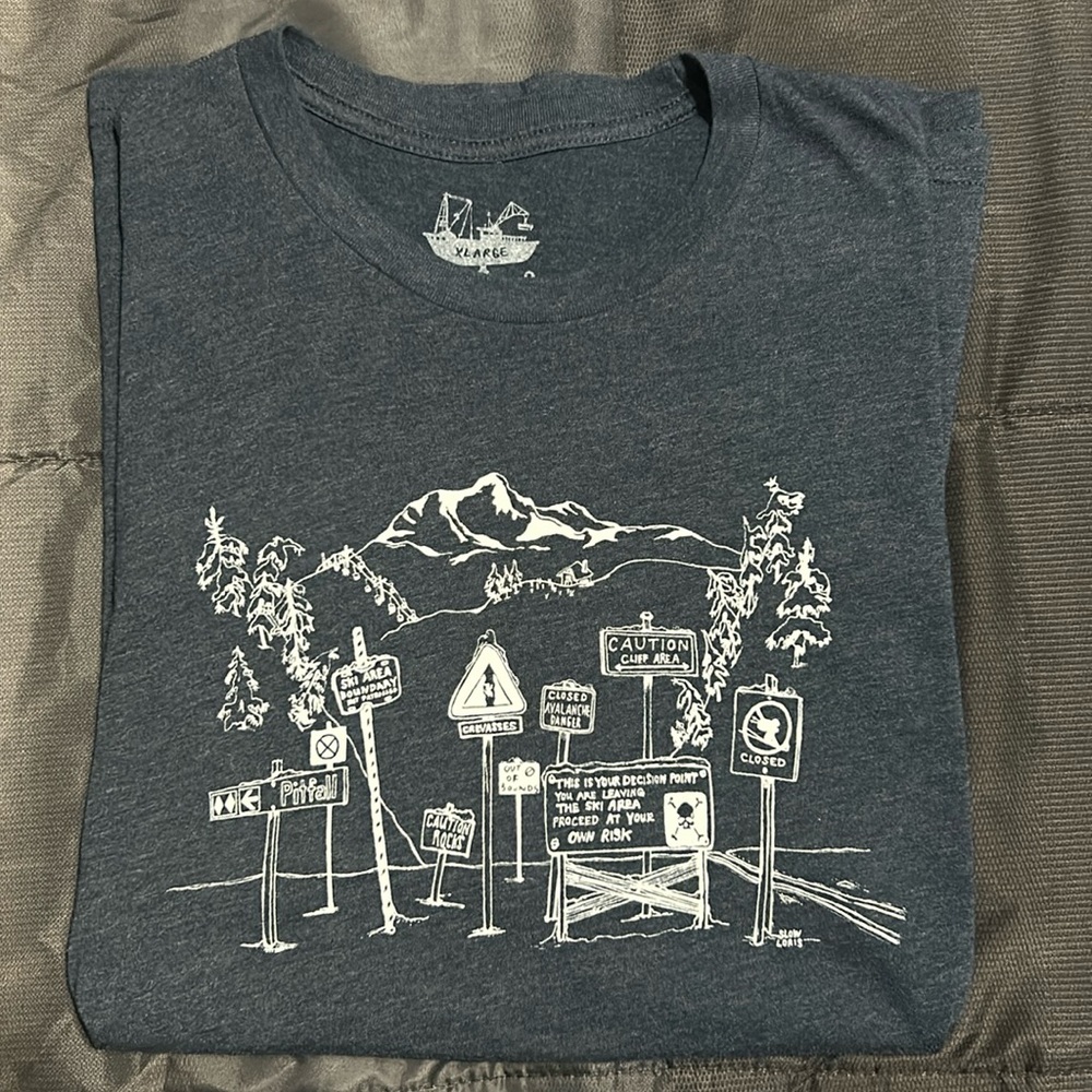 NEW Men’s XL T-shirt with mountains/outdoors print